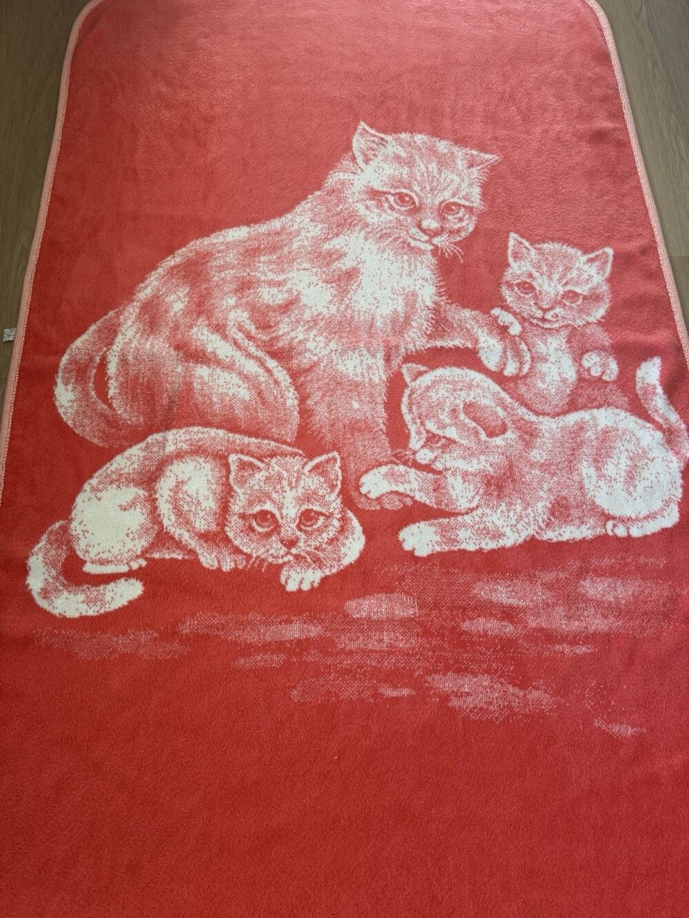 San Marcos Blanket Mother Cat & Kittens Pink/White Blanket Vintage